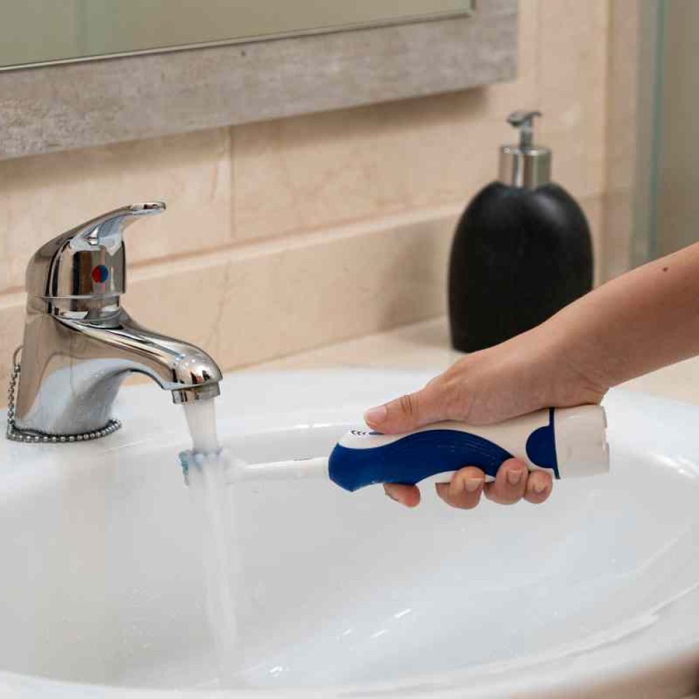 electric-toothbrush-with-falling-water-jet-2025-09-09-20-23-14-utc (1)