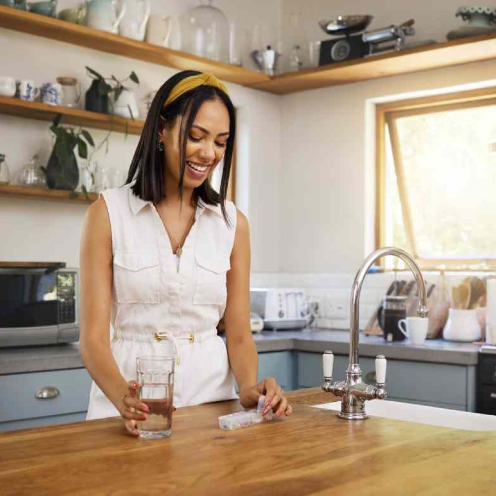 woman-drink-medicine-pills-with-a-glass-of-water-o-2025-04-06-11-29-49-utc (3)
